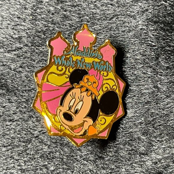 Aladdin Minnie Prize Tokyo Disney Land Sea Resort TDL TDS Pin Japan - Picture 1 of 2